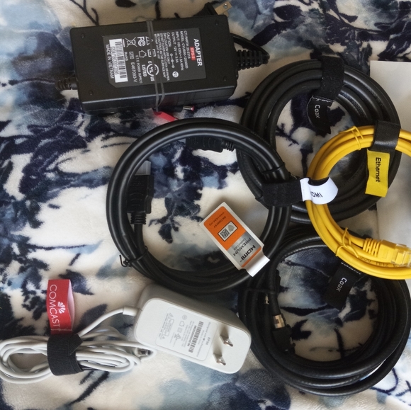 Comcast Equipment Newest Model HD/DVR Box & Wi-Fi/Home Phone xFi Box Plus Cords - Picture 9 of 14